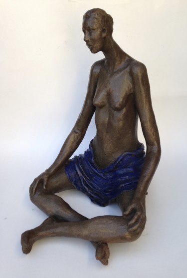 Скульптура под названием "Drape bleu" - Elisabeth Aloccio, Подлинное произведение искусства, Глина
