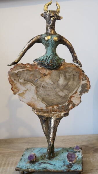 Sculpture intitulée "La femme taureau" par Elisabeth Brainos, Œuvre d'art originale, Bronze