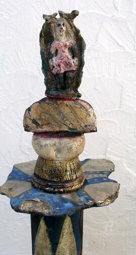 Skulptur mit dem Titel "jeune fille colonne…" von Elisabeth Brainos, Original-Kunstwerk, Terra cotta