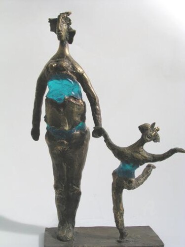 Sculpture titled "Femme à l'enfant da…" by Elisabeth Brainos, Original Artwork, Bronze