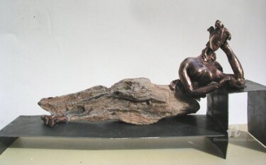 Sculpture intitulée "Femme allongée au c…" par Elisabeth Brainos, Œuvre d'art originale, Bronze