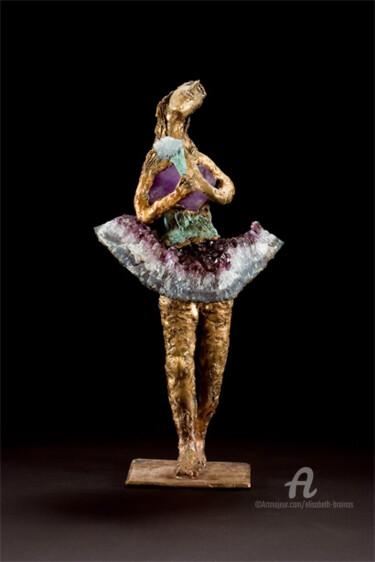 Sculpture intitulée "Jeune fille au bouq…" par Elisabeth Brainos, Œuvre d'art originale, Bronze