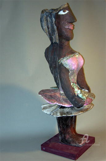 Sculpture titled "double jupon profil" by Elisabeth Brainos, Original Artwork, Terra cotta