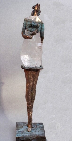 Sculpture intitulée "Femme oiseau à la m…" par Elisabeth Brainos, Œuvre d'art originale, Bronze