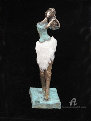 Sculpture intitulée "Jeune fille se coif…" par Elisabeth Brainos, Œuvre d'art originale, Bronze