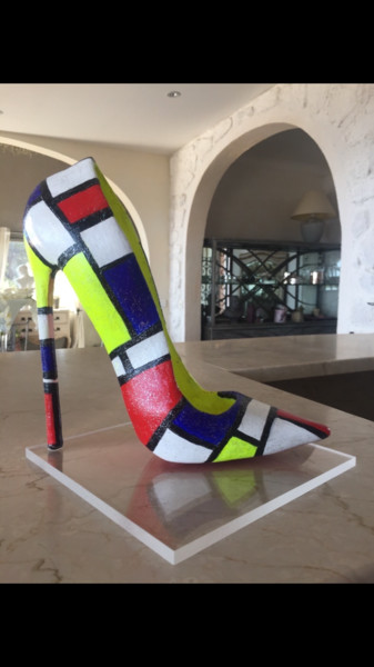 Sculpture titled "Escarpin Mondrian .…" by Elisabeth D'Equainville, Original Artwork, Resin