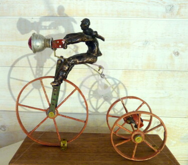 Sculpture titled ""Le cycliste"" by Elisabeth Faucheur, Original Artwork, Bronze