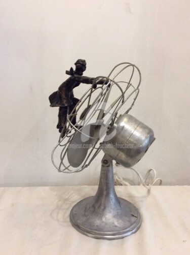 Sculpture titled ""Prendre l air IV"" by Elisabeth Faucheur, Original Artwork, Metals