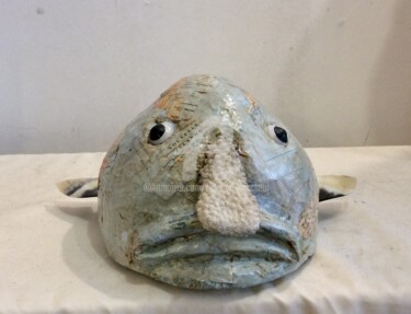 Скульптура под названием "« Le Blob fish »" - Elisabeth Faucheur, Подлинное произведение искусства, Бумага