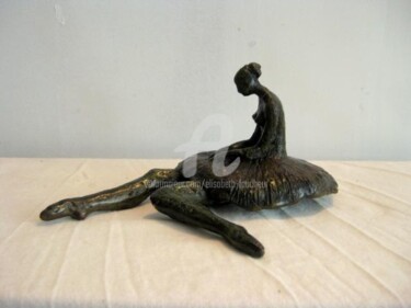 Sculptuur getiteld "danseuse-assise.jpg" door Elisabeth Faucheur, Origineel Kunstwerk, Gietwerk