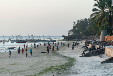 Photography titled "football à Kizimkaz…" by Elisabeth Laplante, Original Artwork, Digital Photography