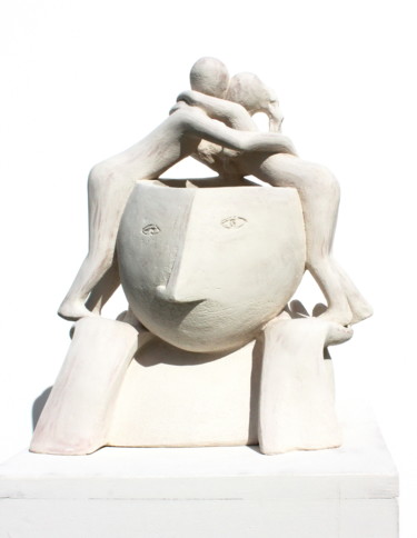 Sculptuur getiteld "Coming Closer" door Elisaveta Sivas, Origineel Kunstwerk, Klei