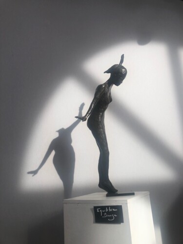 Skulptur mit dem Titel "Equilibre" von Elizabeth Nagypataky, Original-Kunstwerk, Bronze
