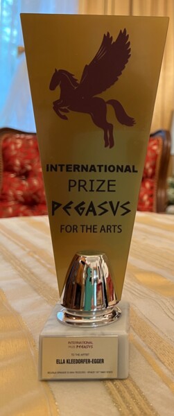 Scultura intitolato "5. international Pr…" da Ella Kleedorfer-Egger, Opera d'arte originale, Argilla