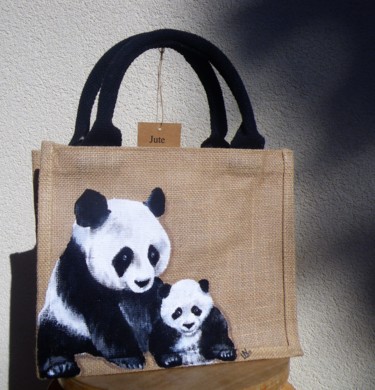 Textile Art titled "Panda tellement ado…" by Nora Leynadier, Original Artwork, Accessories