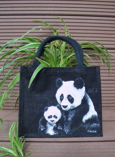 Arte textil titulada "Pandas mes amours" por Nora Leynadier, Obra de arte original, Accesorios