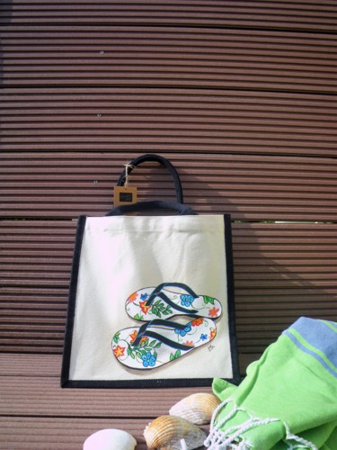 Textielkunst getiteld "Beach holidays!" door Nora Leynadier, Origineel Kunstwerk, Accessoires