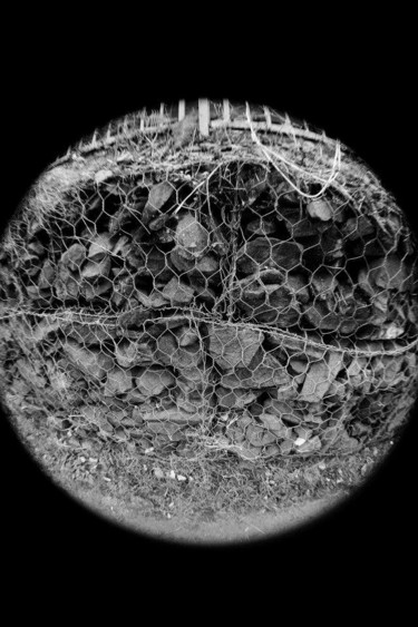 Fotografie mit dem Titel "Stone nest" von Elodie.M Richard, Original-Kunstwerk