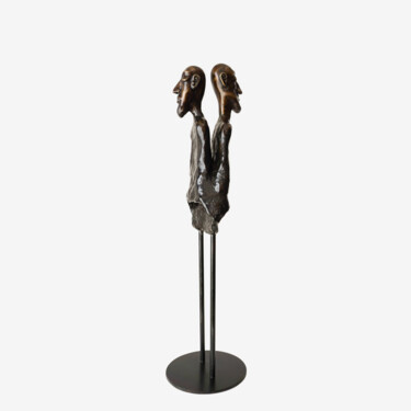 Sculpture titled "Discrepancia" by Elsa Muñoz, Original Artwork, Bronze