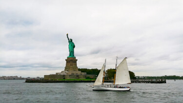 Fotografía titulada "Statue of Liberty w…" por Emaga Travels By Emaga Art, Obra de arte original, Fotografía digital