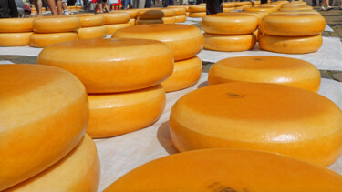 Fotografie getiteld "Cheese market in th…" door Emaga Travels By Emaga Art, Origineel Kunstwerk, Digitale fotografie