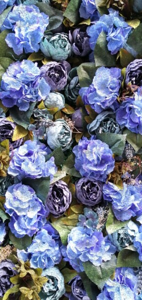 Fotografia intitolato "Hydrangeas and blue…" da Emma Laflute, Opera d'arte originale, Fotografia digitale