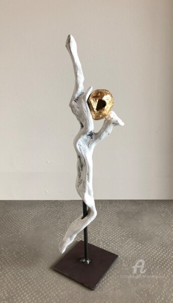 Скульптура под названием "Eclosion 2" - Emma Lapassouze, Подлинное произведение искусства, Дерево