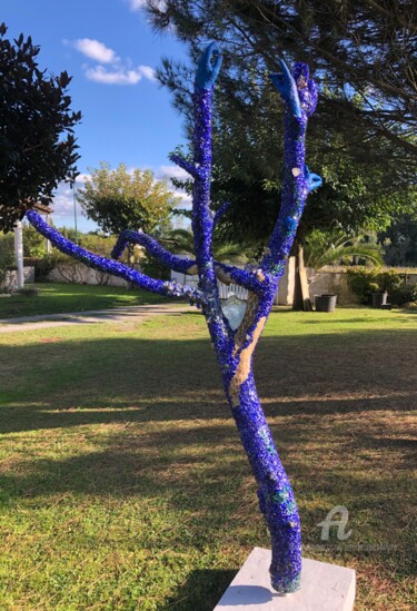 Sculptuur getiteld "Arbre bleu" door Emma Lapassouze, Origineel Kunstwerk, Hout