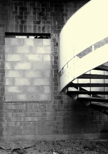 Photographie intitulée "Escalier" par Emma Laroche, Œuvre d'art originale