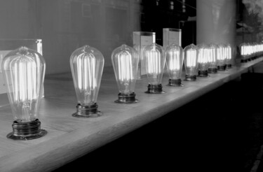 Photographie intitulée "Nulle lumière étein…" par Emma Laroche, Œuvre d'art originale, Photographie numérique
