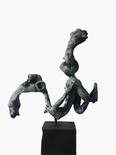 Sculpture intitulée "THIS WAY UP" par Emmanuel Okoro, Œuvre d'art originale, Résine