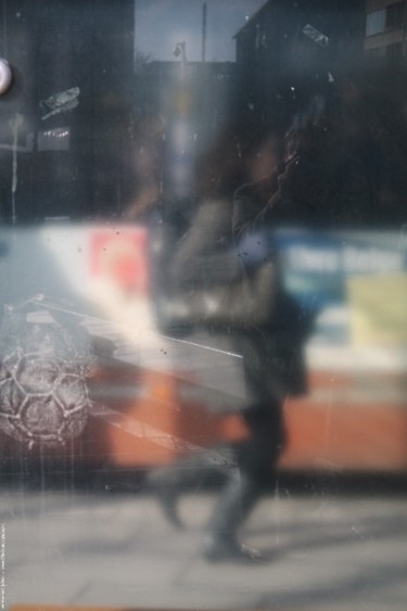 Photographie intitulée "bus stop 7" par Emmanuel Jahan, Œuvre d'art originale