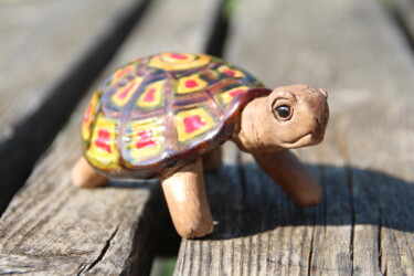 Skulptur mit dem Titel "tortue rouge" von Emmanuelle Bernard, Original-Kunstwerk, Keramik