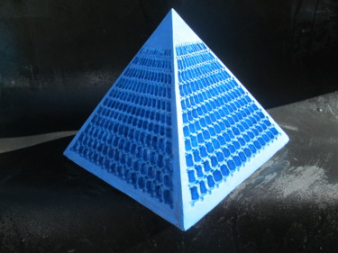 Scultura intitolato "piramide dark blue…" da Ennio, Opera d'arte originale, Terracotta
