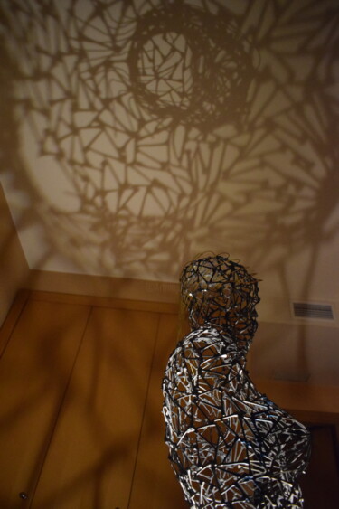 「Resiliencia」というタイトルの彫刻 Enric Alonso Masanaによって, オリジナルのアートワーク, 金属