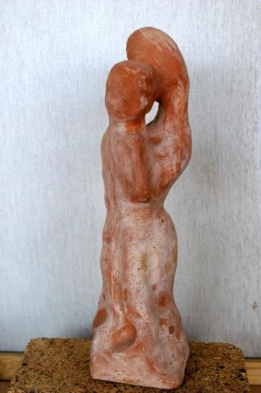 Sculpture titled "Petó Trencat" by Enric Santamaria Eulogio, Original Artwork, Terra cotta