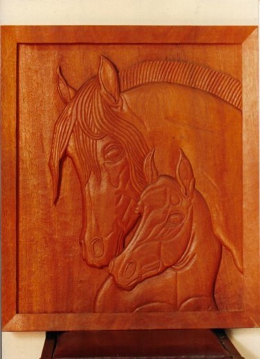 Escultura intitulada "Égua com o potro" por Kin, Obras de arte originais, Madeira
