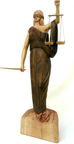 Escultura intitulada "deusa da justiça (t…" por Kin, Obras de arte originais