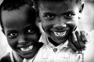 Photographie intitulée "Who Gives Joy" par Epha Photos, Œuvre d'art originale