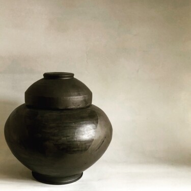 Sculpture titled "BLACK URN (Black Po…" by Erdem Aybar, Original Artwork, Ceramics