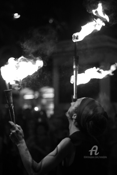 摄影 标题为“Trois torches” 由Erealpha, 原创艺术品