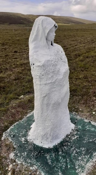 Скульптура под названием "The White Wife of W…" - Eric Burgess-Ray, Подлинное произведение искусства, бетон