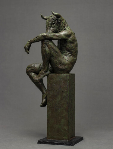 Sculptuur getiteld "Minotaur II" door Erik Ebeling, Origineel Kunstwerk, Klei