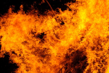 Photographie intitulée "feu de la saint Jea…" par Ernest Tosetti, Œuvre d'art originale, Photographie numérique