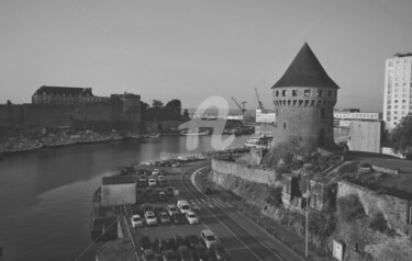 Photographie intitulée "Tour Tanguy à Brest" par Ernest Tosetti, Œuvre d'art originale, Photographie numérique