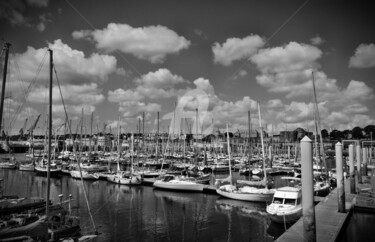 Photographie intitulée "port de plaisance à…" par Ernest Tosetti, Œuvre d'art originale, Photographie numérique