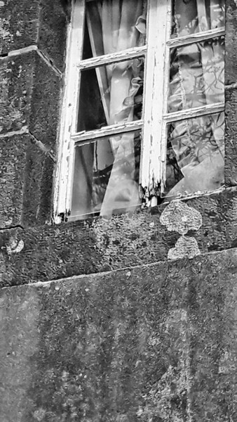 Photographie intitulée "Fenêtre oubliée" par Ernest Tosetti, Œuvre d'art originale, Photographie numérique