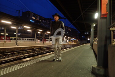 Photography titled "Waiting for a train" by Erwin Bruegger, Original Artwork, Digital Photography
