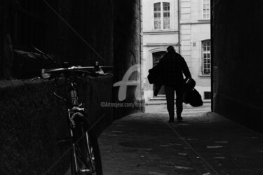 Photography titled "In the narrow street" by Erwin Bruegger, Original Artwork, Digital Photography