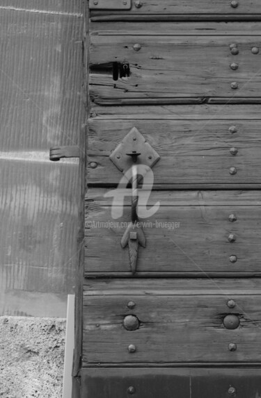 Photographie intitulée "Old door handle" par Erwin Bruegger, Œuvre d'art originale, Photographie numérique